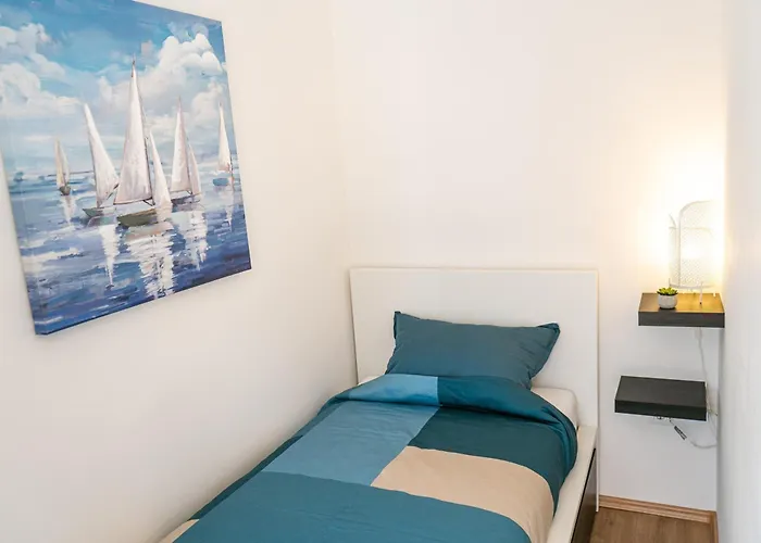 Sunny Bay Apartment