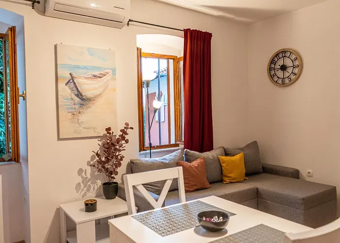 Sunny Bay Apartment