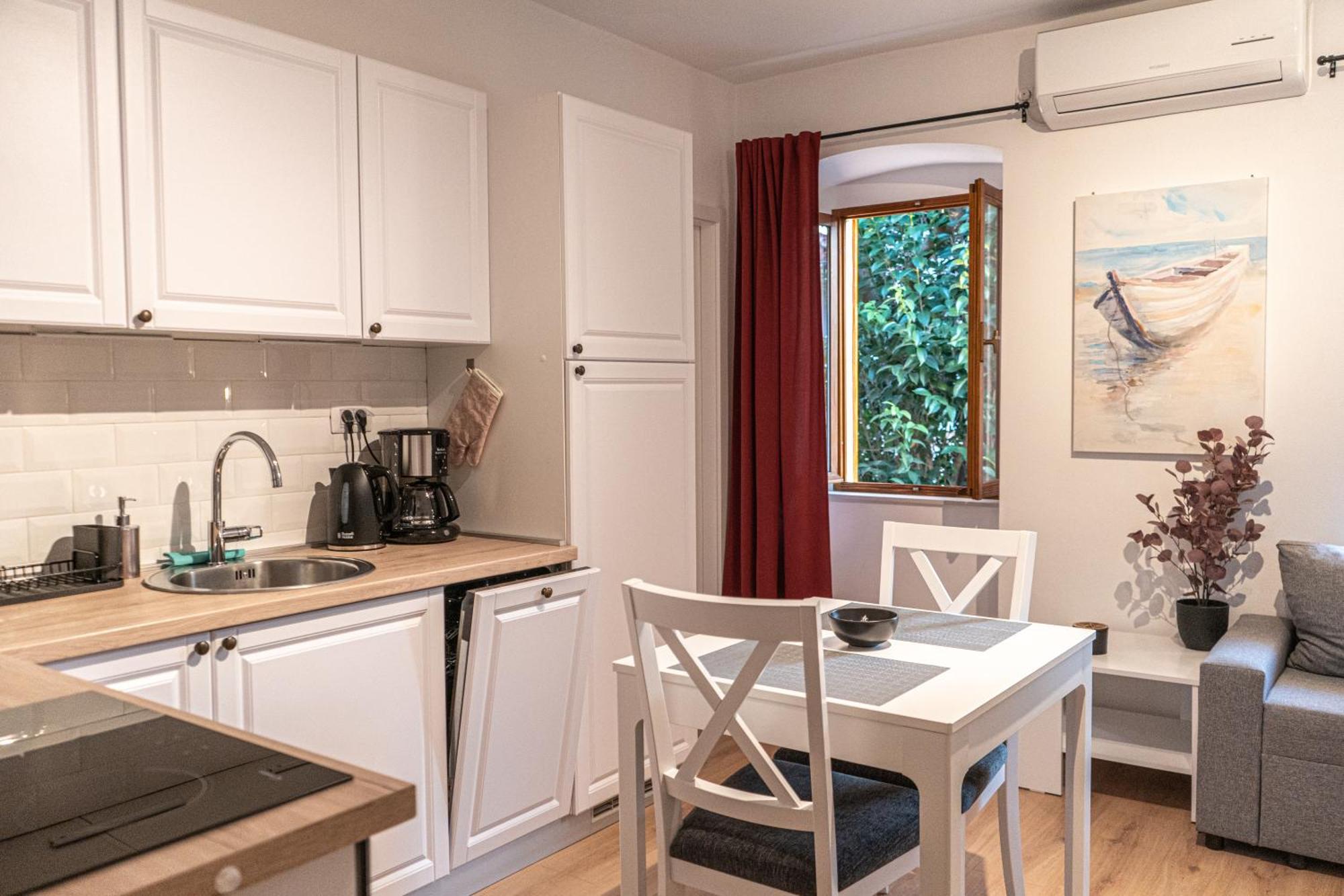 Sunny Bay Apartment